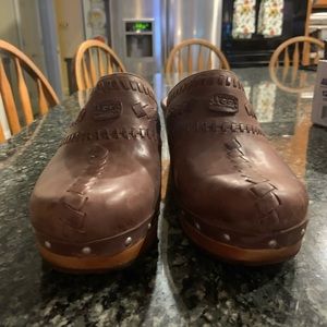 Ugg clogs